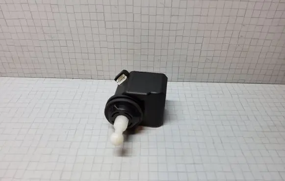 Volkswagen PASSAT B6 Headlight level adjustment motor 870911