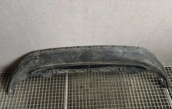 Front bumper lip
