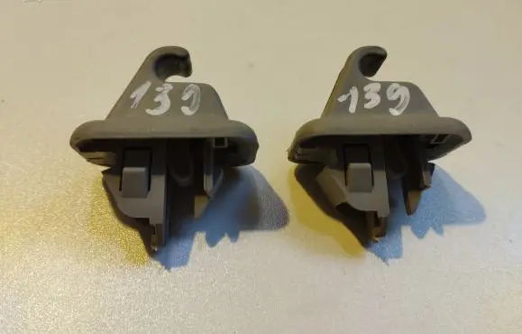 Volvo XC70 Sun visor clip/hook/bracket 3572
