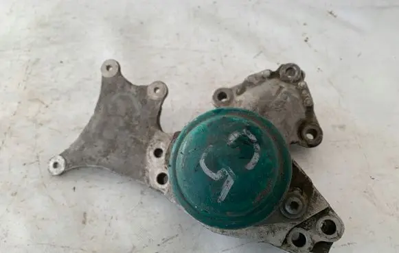 Citroen C5 Gearbox mount 9641335780