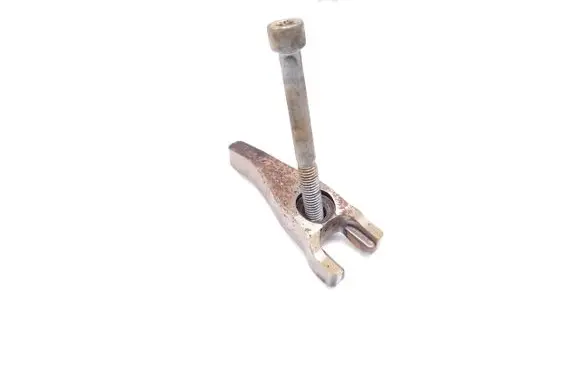 Volvo V70 Fuel Injector clamp holder 