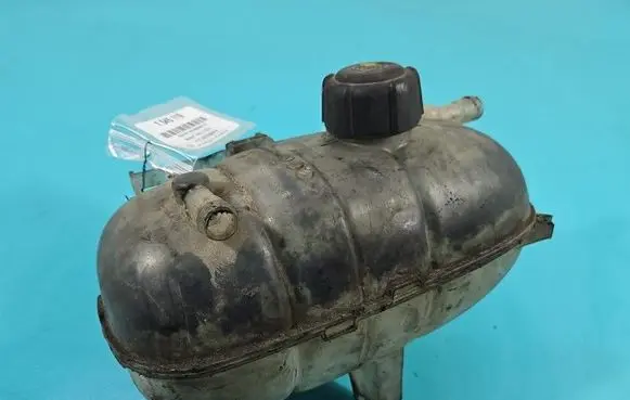 Renault Trafic III (X82) Coolant expansion tank/reservoir 217102742R IMPRK1545119