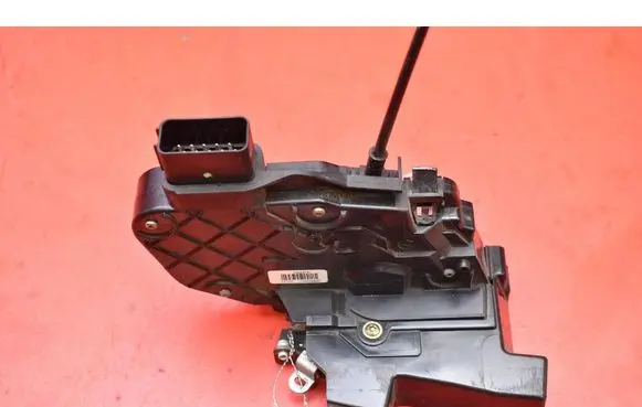 Volvo V50 Front door lock 30699787
