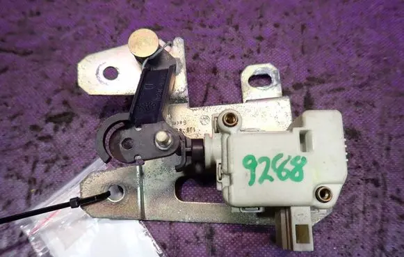Volkswagen Golf IV Central locking motor 