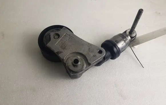 Porsche Panamera (970) Alternator belt tensioner 94810236123