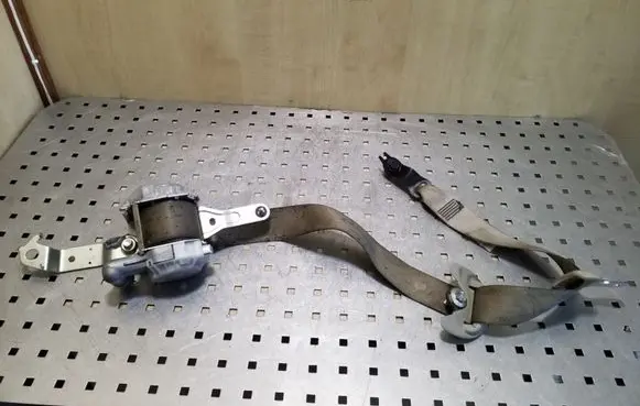 Subaru Legacy Front seatbelt 7Q7050P H074101 G087917