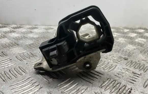 Radiator mount bracket