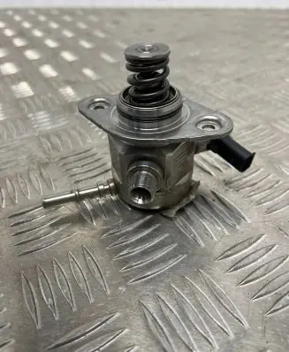 Hyundai Tucson TL Fuel injection high pressure pump 353202B420 9046020036 94108YK