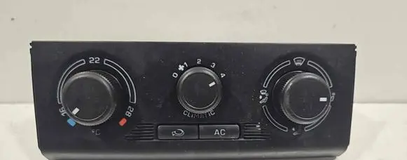 Skoda Fabia Mk2 (5J) Climate control unit 5J0820045 H2242002 6870002