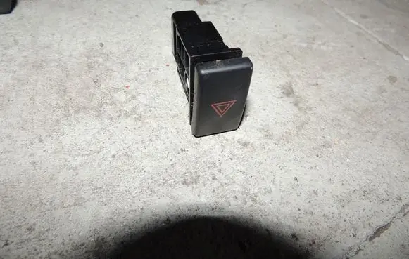 Toyota Avensis T250 Hazard light switch 157965