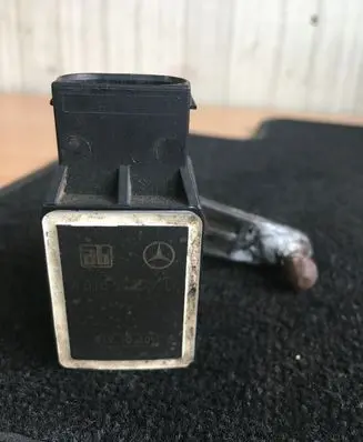 Mercedes-Benz E W211 Headlight/headlamp level sensor A0105427717
