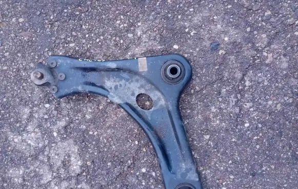 Citroen C4 Cactus Front lower control arm/wishbone