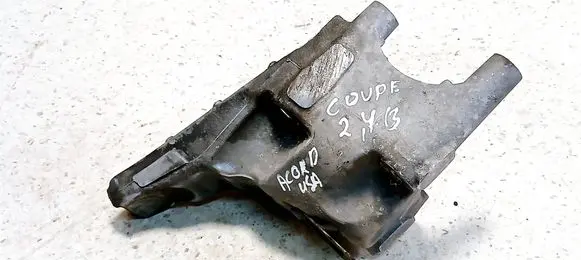 Honda Accord Engine mounting bracket SDA14