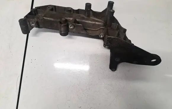 Volvo S60 Engine mounting bracket 8642196
