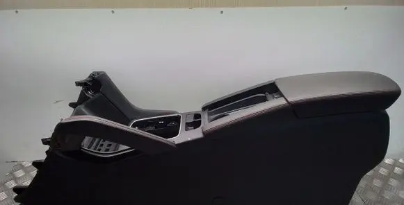 MG ZS Center console