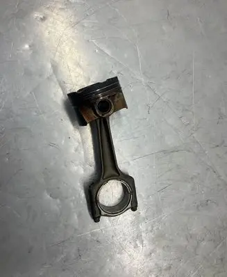 BMW 5 G30 G31 Piston with connecting rod 9468869 8623418