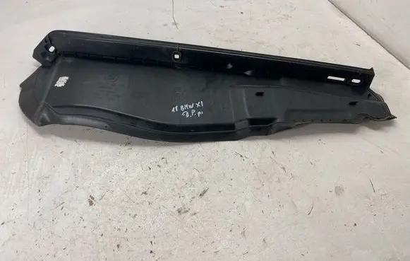 BMW X1 F48 F49 Fender end trim 7329400