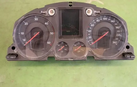 Volkswagen PASSAT B6 Speedometer (instrument cluster) A2C53194181