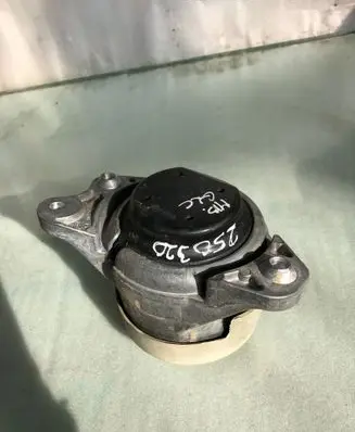 Mercedes-Benz GLC X253 C253 Engine mount bracket 902231