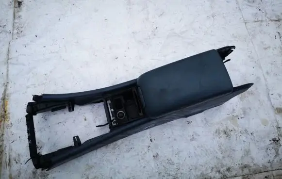 Mercedes-Benz C W203 Armrest e037611051