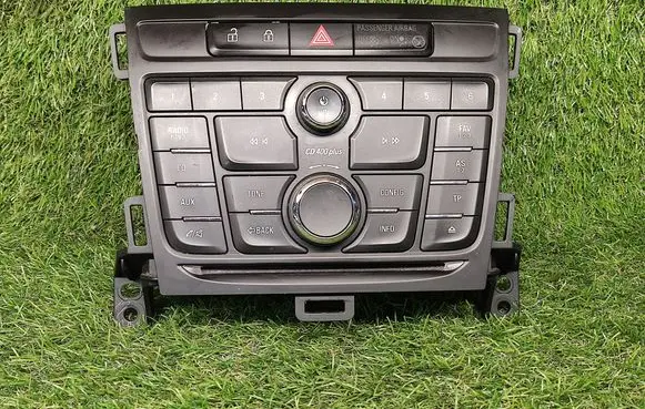 Head unit multimedia control