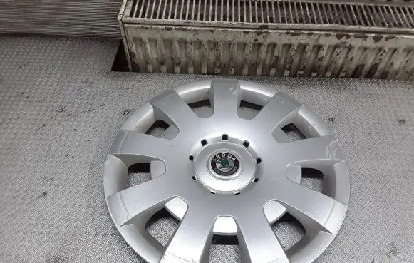 Skoda Octavia Mk2 (1Z) R16 wheel hub/cap/trim 3T0601147