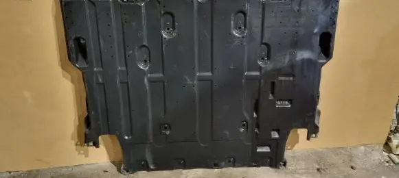 Center/middle under tray cover