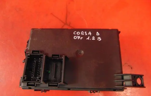 Opel Corsa D Relay mounting block 13265077