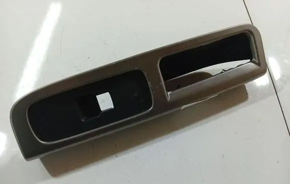 Volvo S40 Front door window switch trim 8679669