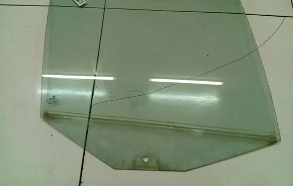 Volkswagen Golf V Rear door window glass