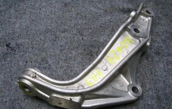 Honda Legend Engine mounting bracket