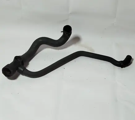 Coolant pipe/hose