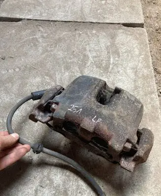 Mercedes-Benz R W251 Front brake caliper