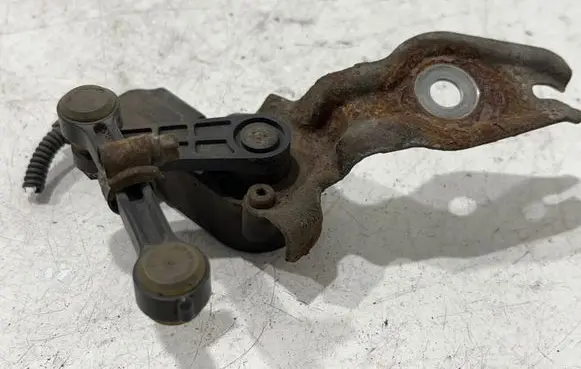 Headlight/headlamp level sensor