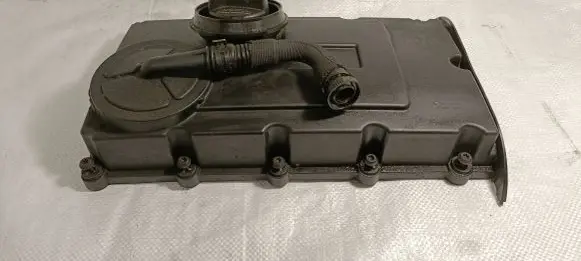 Volkswagen Touran I Rocker cam cover 03G105469N 03G103475