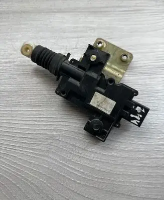 Chrysler PT Cruiser Central locking motor 05027178AA