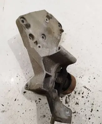 Nissan Pathfinder R51 Engine mounting bracket Re225901