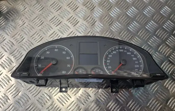 Volkswagen Jetta V Speedometer (instrument cluster) 1K0920864A