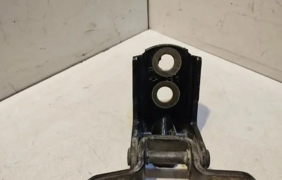 Nissan X-Trail T30 Front door upper hinge