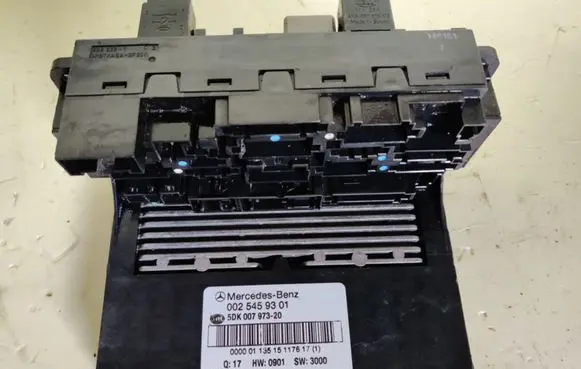 Mercedes-Benz E W211 Fuse module
