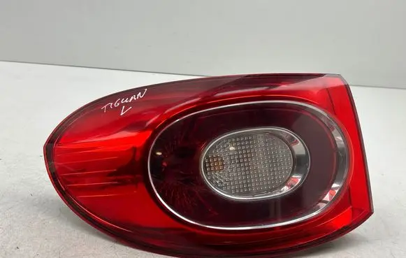 Volkswagen Tiguan Rear/tail lights 5N0945095F