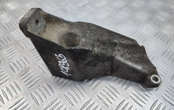Volkswagen PASSAT B5 Engine mounting bracket 8D0199307P