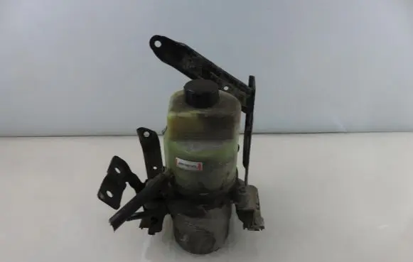Ford Focus Power steering pump 4M513K514CB