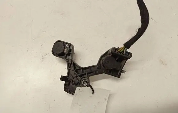 Citroen C5 Tail light bulb cover holder VP8X8X13N004BA
