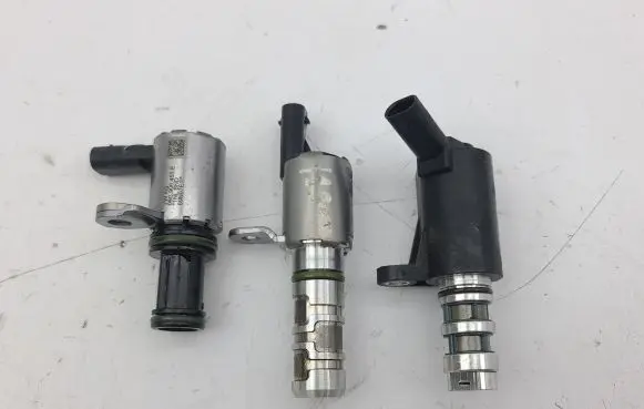 Skoda Octavia Mk4 Camshaft vanos timing valve 05C906455E 05C906455A