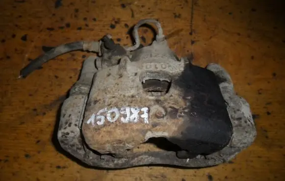 Mitsubishi Pajero Front brake caliper