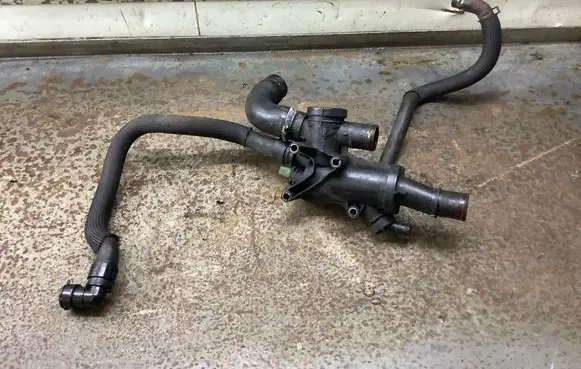 Thermostat/thermostat housing