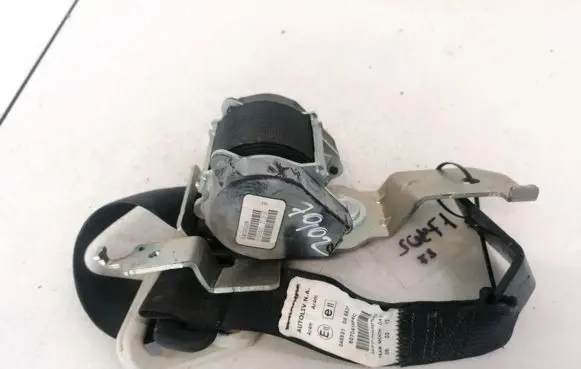 Middle seatbelt (rear)