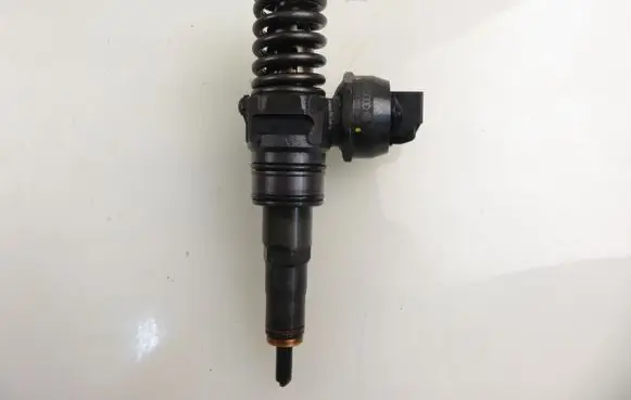 Skoda Octavia Mk2 (1Z) Fuel injector 0414720215 038130073AG