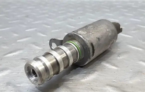 Skoda Roomster (5J) Camshaft vanos timing valve V75877608003 L0EG280416 V7587760